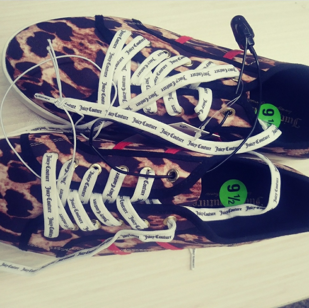 Designer sneakers shoe women's size 9.5